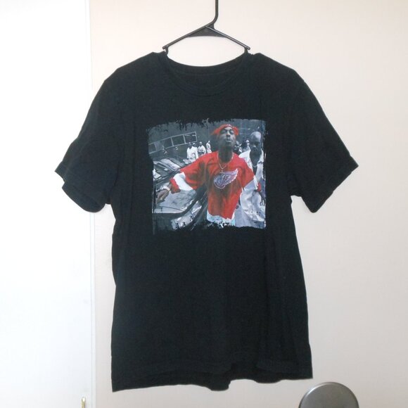 Vintage tshirt Tupac wearing red wing jersey L-XL - Picture 1 of 3